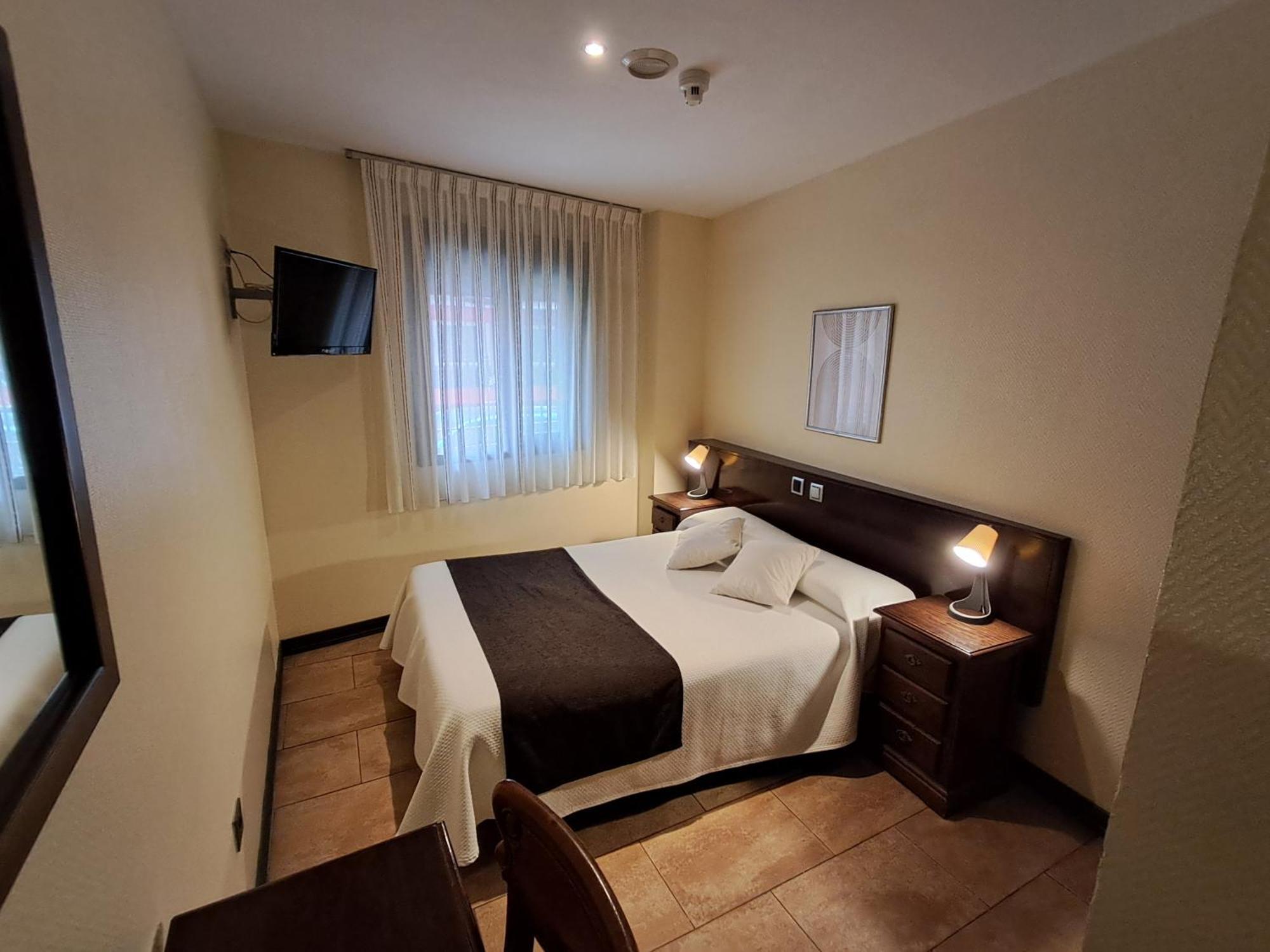 Hotel Complutense Alcalá de Henares Exteriör bild